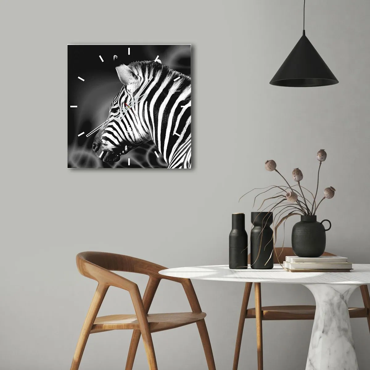 Wanduhr - Glasuhr - Schwarz-Weiß-Porträt eines Zebras vor einem Hintergrund abstrakter Muster. - 30x30cm - Weiß ist weiß und schwarz ist schwarz - Moderne Wanddekoration für Wohnzimmer und Schlafzimmer ARTTOR