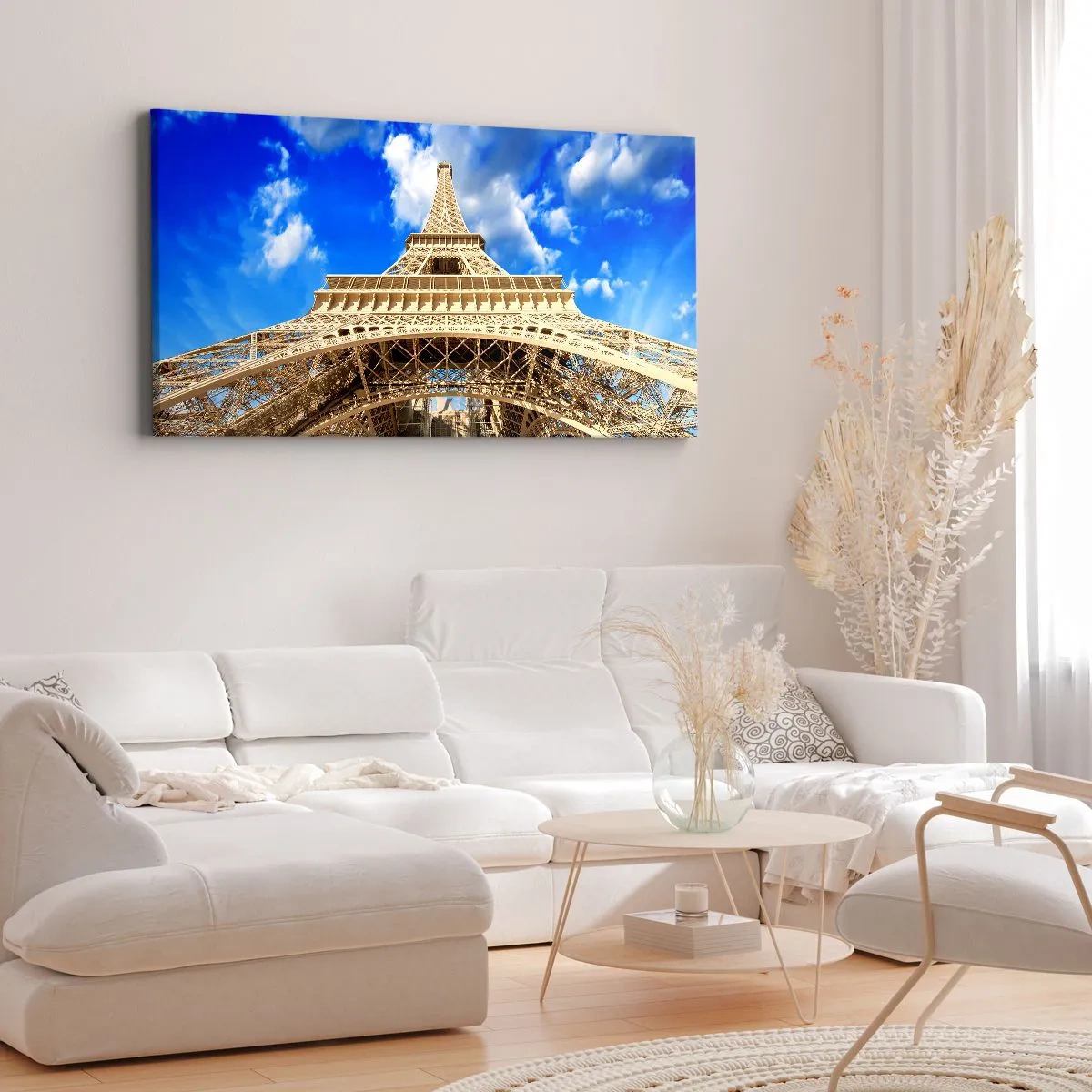 Bild auf Leinwand - Leinwandbild - Der Eiffelturm von unten vor blauem Himmel - 140x50cm - In den Himmel und in die Wolken gehen - Moderne Wanddekoration für Wohnzimmer und Schlafzimmer ARTTOR
