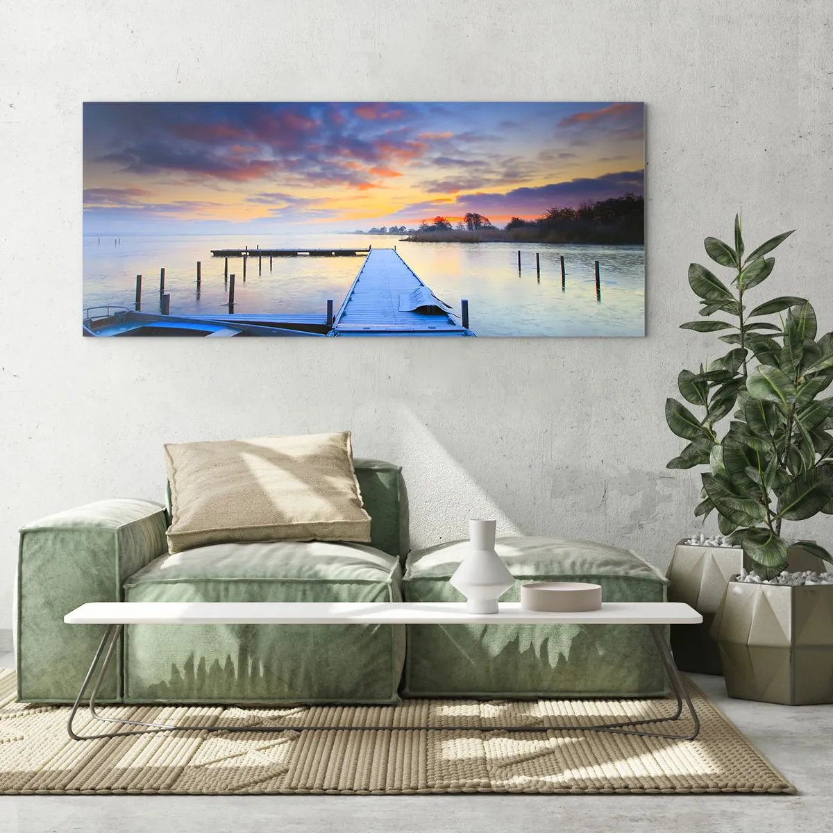 Glasbild - Bild auf glas - Ein Seesteg bei Sonnenuntergang mit einem Boot am Ufer - 120x50cm - Violett-goldene Ruhe - Moderne Wanddekoration für Wohnzimmer und Schlafzimmer ARTTOR