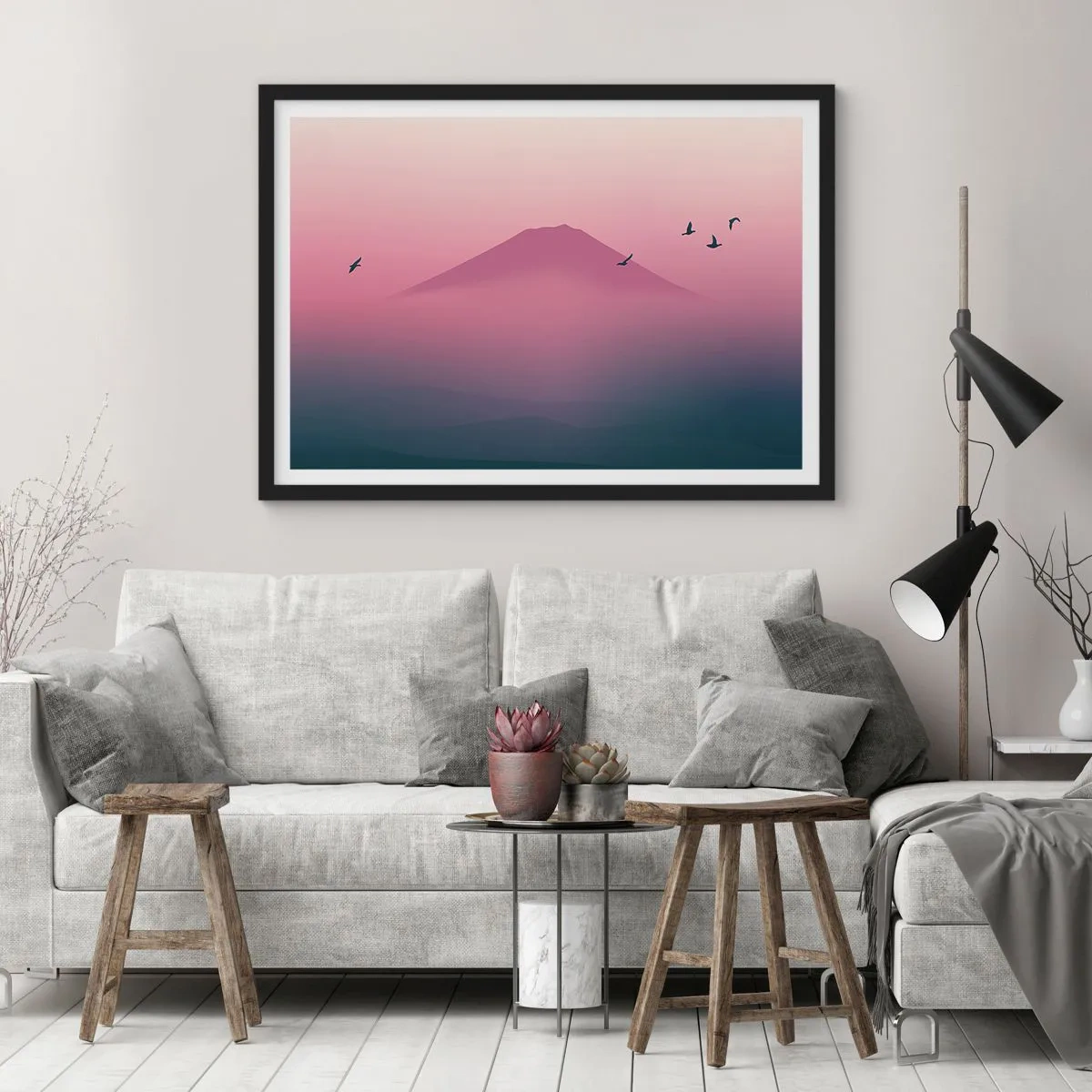Poster in einem schwarzem Rahmen - Eine minimalistische Landschaft mit einem Berg und Vögeln bei Sonnenaufgang - 100x70cm - Wanderer über den Wolken - Moderne Wanddekoration für Wohnzimmer und Schlafzimmer ARTTOR