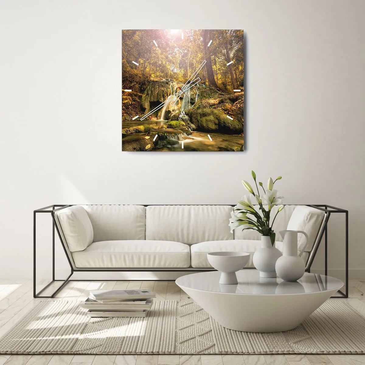 Wanduhr - Glasuhr - Ein Waldwasserfall in den Sonnenstrahlen, umgeben von Grün - 30x30cm - Waldkaskade im Grünen - Moderne Wanddekoration für Wohnzimmer und Schlafzimmer ARTTOR