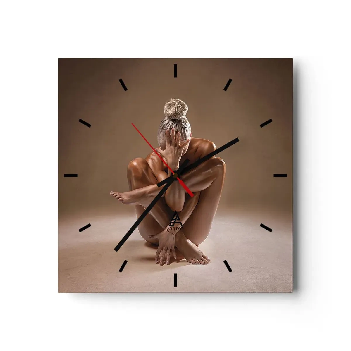 Wanduhr - Glasuhr - Künstlerische Silhouette einer Frau auf beigem Hintergrund - 30x30cm - Die Einheit von Körper und Geist - Moderne Wanddekoration für Wohnzimmer und Schlafzimmer ARTTOR