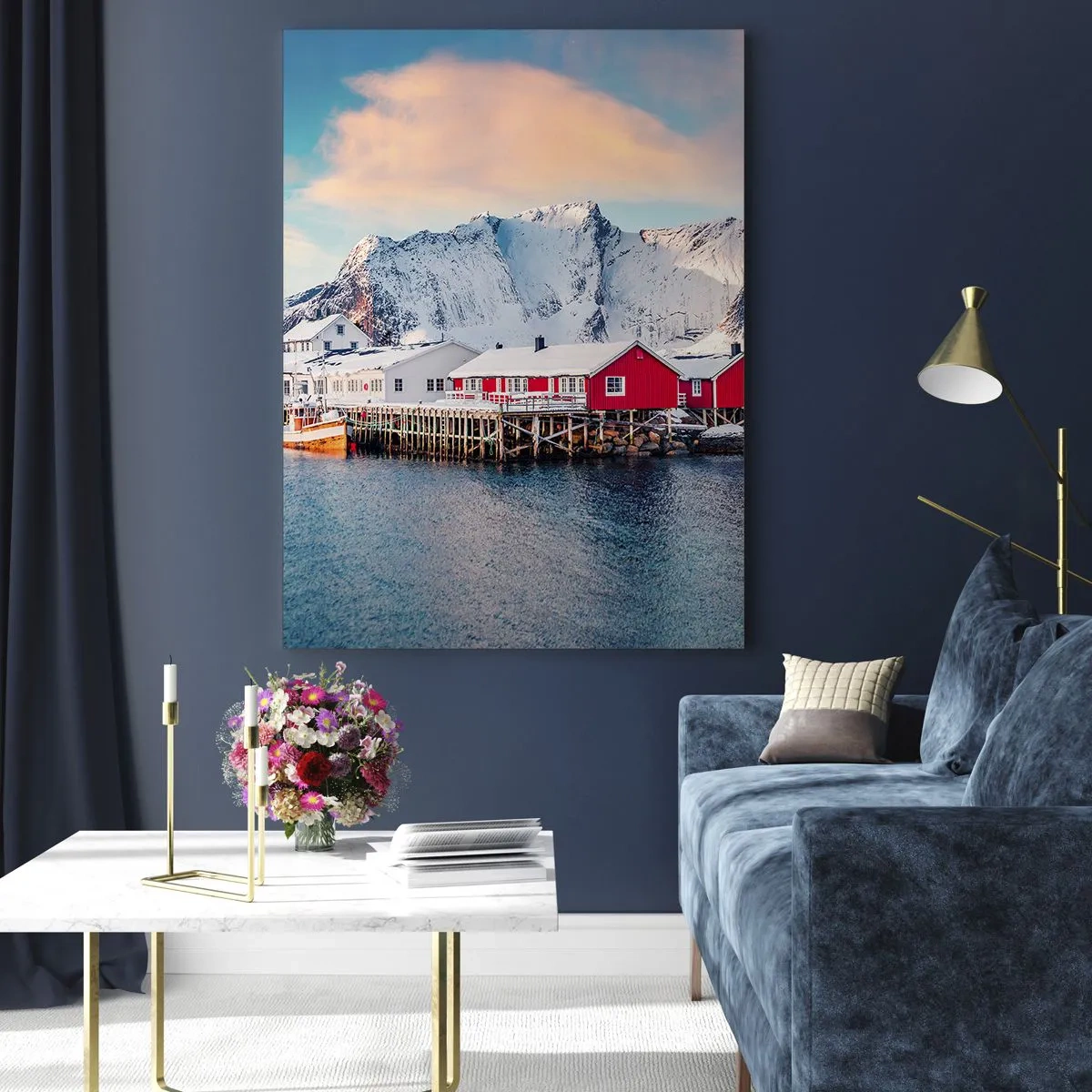 Glasbild - Bild auf glas - Rote Fischerhütten am Fjord mit Bergen im Hintergrund - 50x70cm - Nördlicher Rückzug - Moderne Wanddekoration für Wohnzimmer und Schlafzimmer ARTTOR