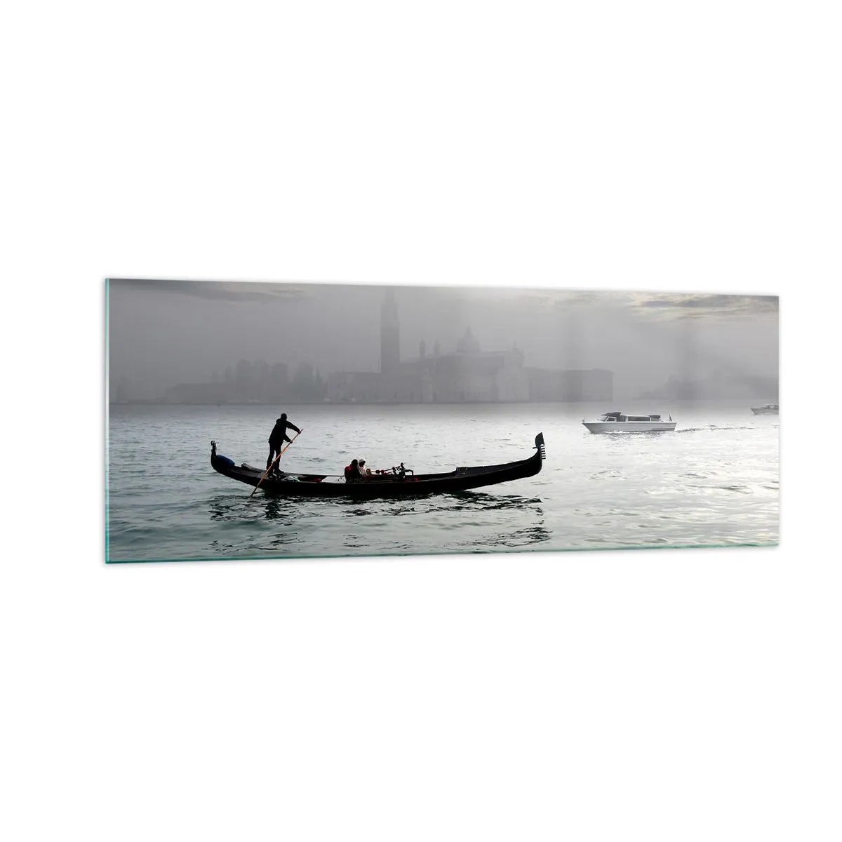 Glasbild - Bild auf glas - An einem nebligen Morgen gleitet eine Gondel über die Gewässer Venedigs und bietet einen Blick auf die Stadt. - 140x50cm - Eine fabelhafte Stadt aus Wasser und Nebel - Moderne Wanddekoration für Wohnzimmer und Schlafzimmer ARTTO