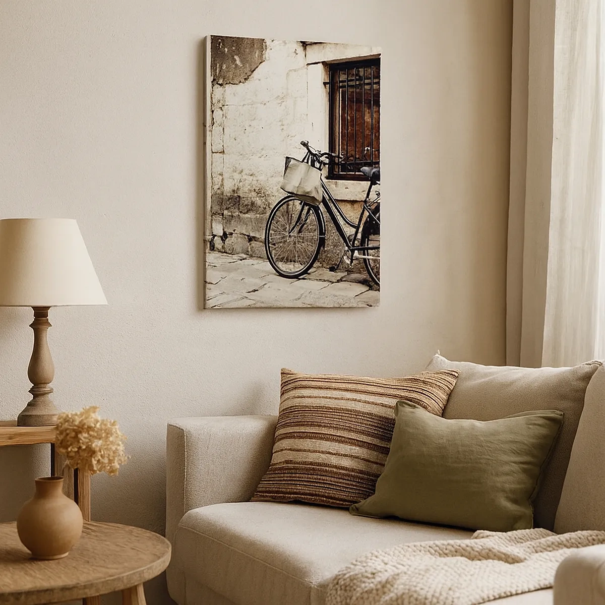 Bild auf Leinwand - Leinwandbild - Ein Fahrrad vor einer Steinmauer mit Fenster und Tür im Retro-Stil - 50x70cm - Zurück in die Vergangenheit - Moderne Wanddekoration für Wohnzimmer und Schlafzimmer ARTTOR