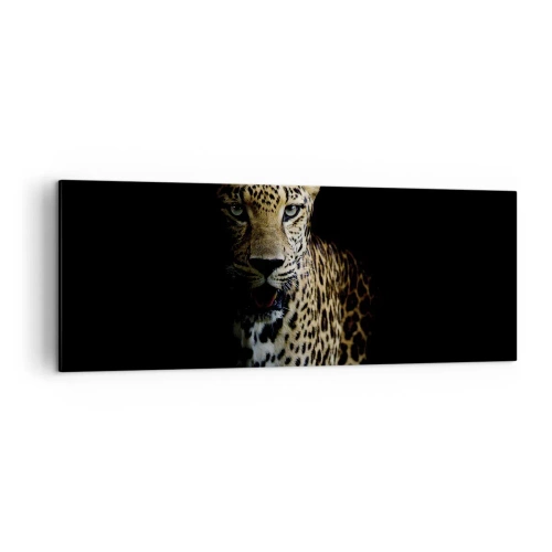 Bild auf Leinwand - Leinwandbild - Ein Leopard auf dunklem Hintergrund mit intensivem Blick - 140x50cm - Dunkle Schönheit - Moderne Wanddekoration für Wohnzimmer und Schlafzimmer ARTTOR
