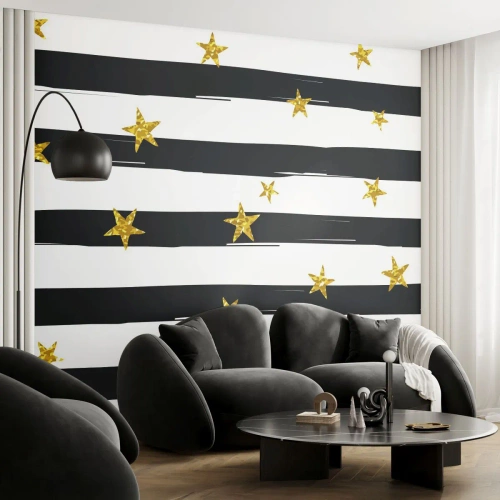 Selbstklebende Fototapete Deluxe Sticker - Wir wurden alle unter einem glücklichen Stern geboren - Grafik, Goldstern, Schwarz-weiße Streifen - 100x70 cm