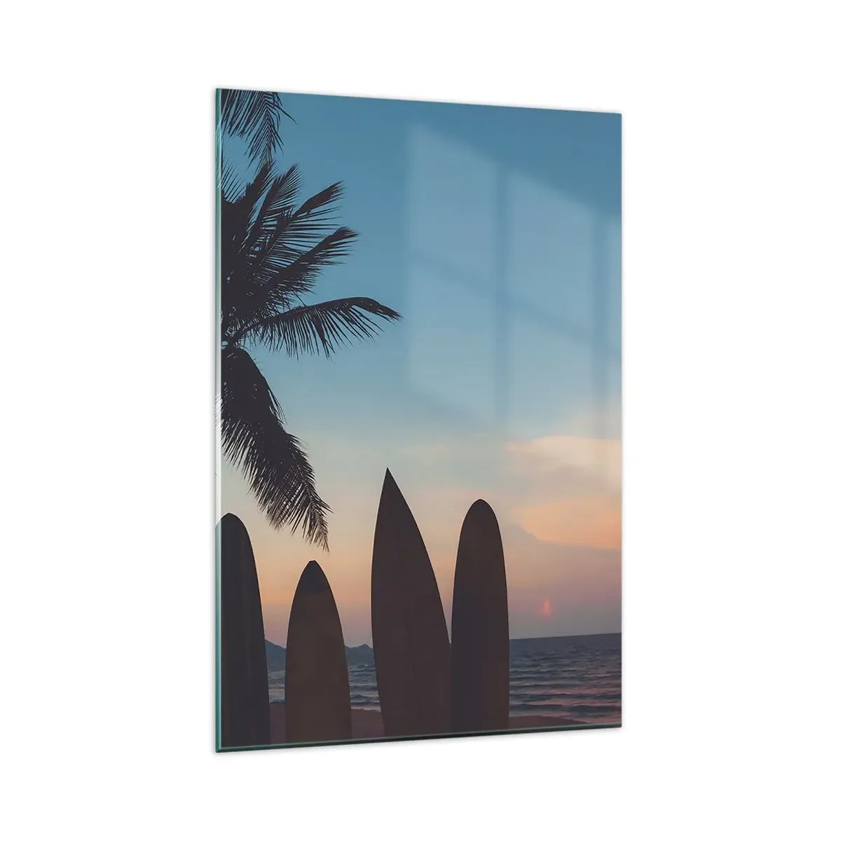 Glasbild - Bild auf glas - Surfbretter vor der Kulisse einer Palme und eines Sonnenuntergangs - 80x120cm - Morgen wird es auch lustig - Moderne Wanddekoration für Wohnzimmer und Schlafzimmer ARTTOR