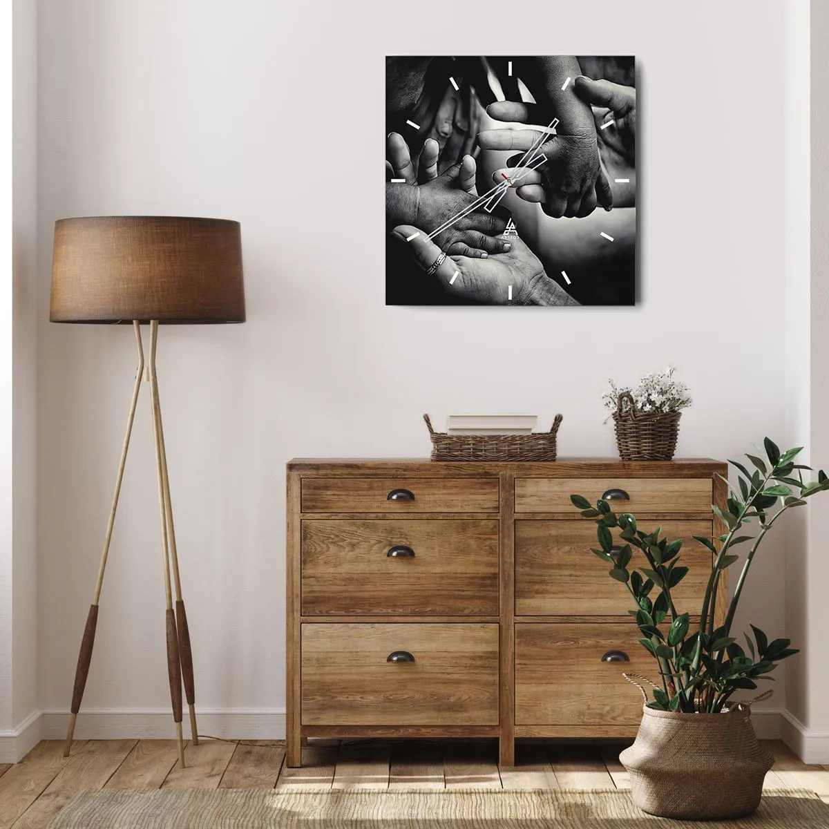 Wanduhr - Glasuhr - Schwarze und weiße Hände verschiedener Generationen - 30x30cm - Mensch sein - Moderne Wanddekoration für Wohnzimmer und Schlafzimmer ARTTOR