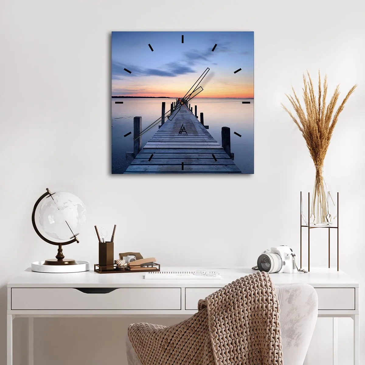 Wanduhr - Glasuhr - Holzsteg am See bei Sonnenuntergang - 30x30cm - Die Ruhe einer heiteren Dämmerung - Moderne Wanddekoration für Wohnzimmer und Schlafzimmer ARTTOR
