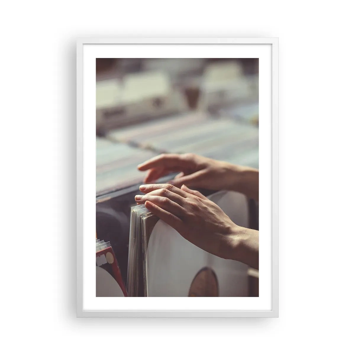 Poster in einem weißen Rahmen - Auf der Suche nach Emotionen - 50x70 cm