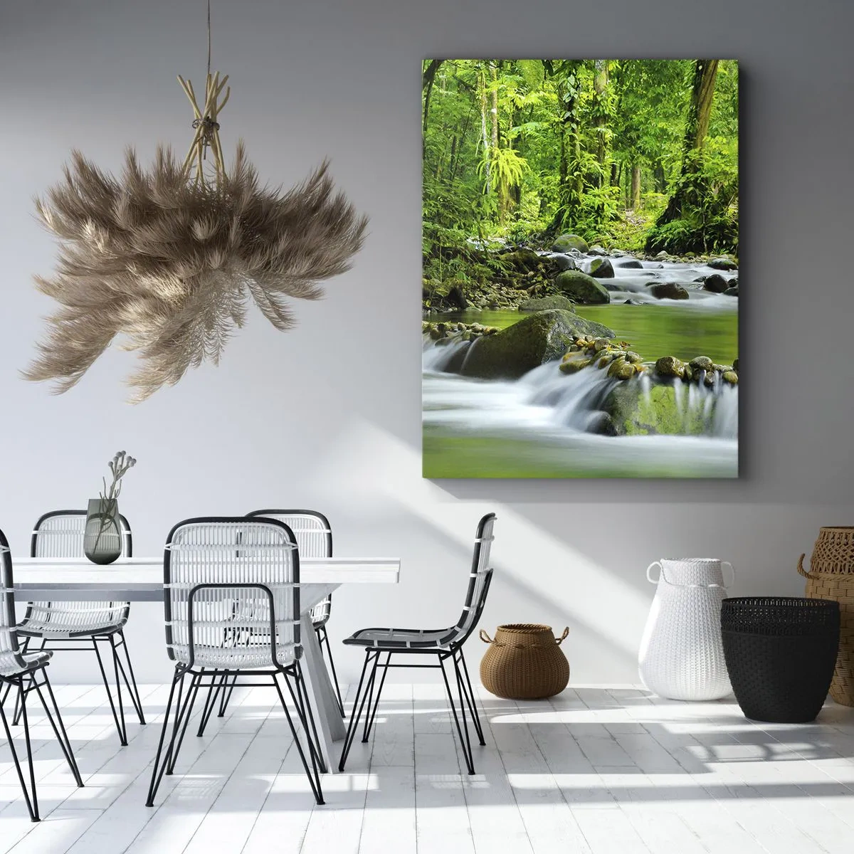 Bild auf Leinwand - Leinwandbild - Ein Bach in einem üppigen tropischen Wald - 50x70cm - Schwimmen Sie in einem Meer aus Grün - Moderne Wanddekoration für Wohnzimmer und Schlafzimmer ARTTOR