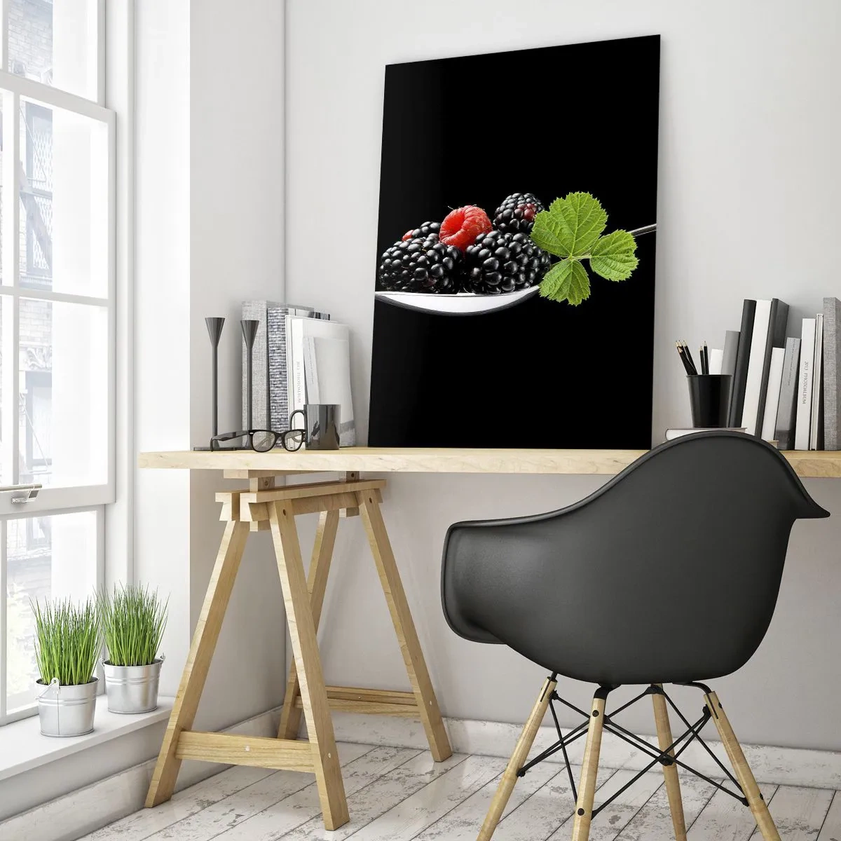Glasbild - Bild auf glas - Brombeeren und Himbeeren auf einem Löffel mit einem Blatt auf schwarzem Hintergrund - 80x120cm - Der Geschmack der Frische - Moderne Wanddekoration für Wohnzimmer und Schlafzimmer ARTTOR