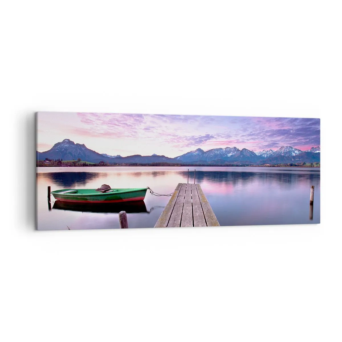 Bild auf Leinwand - Leinwandbild - Ein Holzsteg mit einem Boot auf einem von Bergen umgebenen See bei Sonnenuntergang - 140x50cm - Freundliche Stille - Moderne Wanddekoration für Wohnzimmer und Schlafzimmer ARTTOR