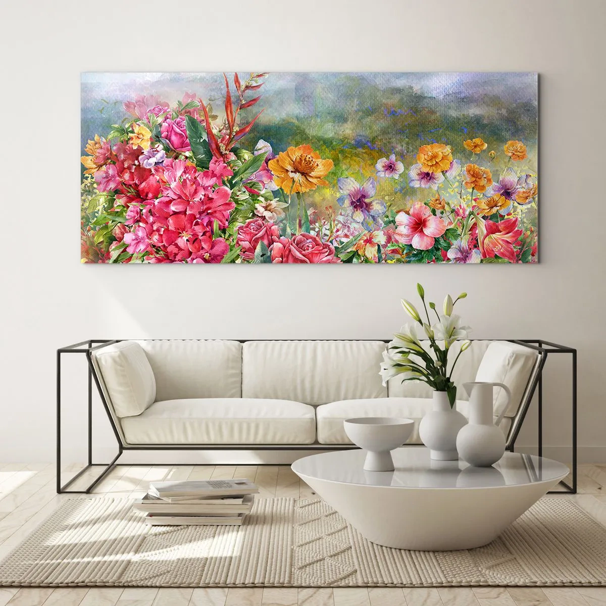 Glasbild - Bild auf glas - Eine farbenfrohe Blumenkomposition vor einem pastellfarbenen Landschaftshintergrund - 120x50cm - Ein Garten, der verrückt geworden ist - Moderne Wanddekoration für Wohnzimmer und Schlafzimmer ARTTOR