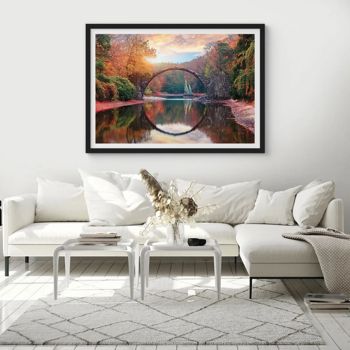 Poster in einem schwarzem Rahmen - Eine Steinbrücke in einer Herbstlandschaft über ruhigem Wasser - 100x70cm - Auf der anderen Seite des Spiegels - Moderne Wanddekoration für Wohnzimmer und Schlafzimmer ARTTOR