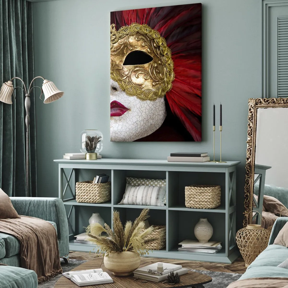 Bild auf Leinwand - Leinwandbild - Goldene venezianische Maske mit roten Federn - 80x120cm - Das Versprechen eines Karnevalsabenteuers - Moderne Wanddekoration für Wohnzimmer und Schlafzimmer ARTTOR
