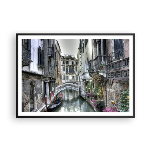 Poster in einem schwarzem Rahmen - Venezianischer Kanal mit Gondel und Steinbrücke - 100x70cm - Seit Jahrhunderten in stiller Besinnung - Moderne Wanddekoration für Wohnzimmer und Schlafzimmer ARTTOR