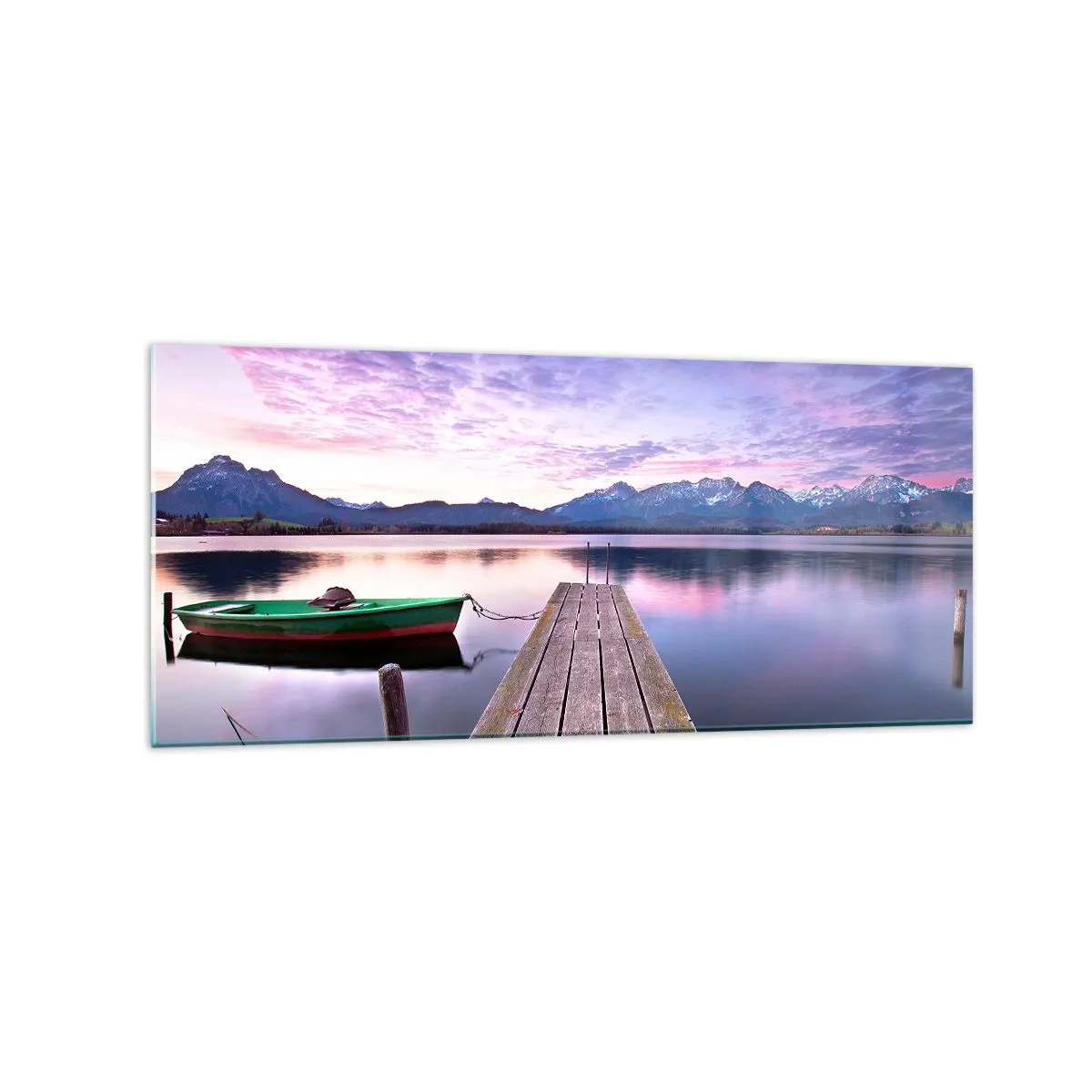 Glasbild - Bild auf glas - Ein Holzsteg mit einem Boot auf einem von Bergen umgebenen See bei Sonnenuntergang - 120x50cm - Freundliche Stille - Moderne Wanddekoration für Wohnzimmer und Schlafzimmer ARTTOR