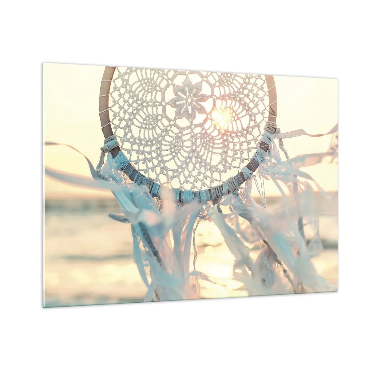 Glasbild - Bild auf glas - Ein Spitzentotem mit zarten Fransen vor dem Hintergrund der untergehenden Sonne über dem Meer. - 100x70cm - Totem aus Spitze - Moderne Wanddekoration für Wohnzimmer und Schlafzimmer ARTTOR