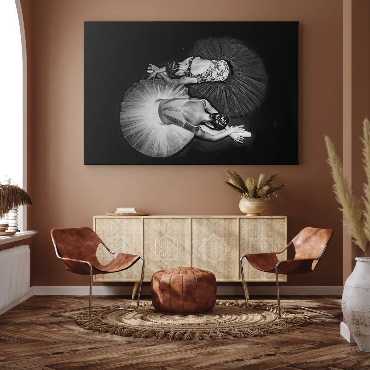 Bild auf Leinwand - Leinwandbild - Ein Schwarzweißbild von zwei Ballerinas in einer dynamischen Pose. - 100x70cm - Jin und Jang – perfekte Balance - Moderne Wanddekoration für Wohnzimmer und Schlafzimmer ARTTOR