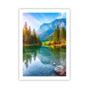 Poster - Ein See in den Bergen, umgeben von Bäumen und der Spiegelung der Berge im Wasser - 50x70cm - Die Sanftheit des Herbstes - Moderne Wanddekoration für Wohnzimmer und Schlafzimmer ARTTOR