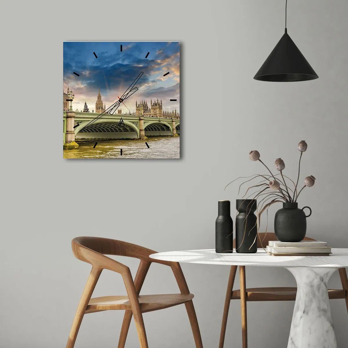 Wanduhr - Glasuhr - Big Ben und Westminster Bridge gegen den Himmel in der Abenddämmerung - 30x30cm - Im Imperium ist die Zeit stehen geblieben - Moderne Wanddekoration für Wohnzimmer und Schlafzimmer ARTTOR