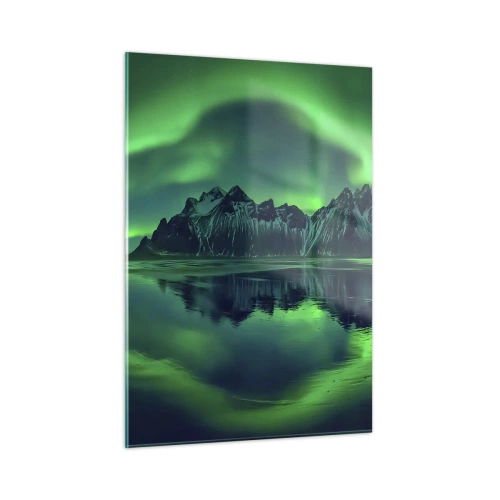 Glasbild - Bild auf glas - Das Nordlicht schwebt über einer Berglandschaft und spiegelt sich im Wasser - 50x70cm - In den Armen der Aurora - Moderne Wanddekoration für Wohnzimmer und Schlafzimmer ARTTOR