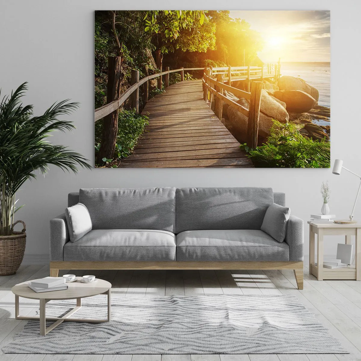 Glasbild - Bild auf glas - Ein Holzweg zwischen den Bäumen am Meer im Licht des Sonnenuntergangs - 70x50cm - Noch eine Wendung, ein weiteres Wunder - Moderne Wanddekoration für Wohnzimmer und Schlafzimmer ARTTOR