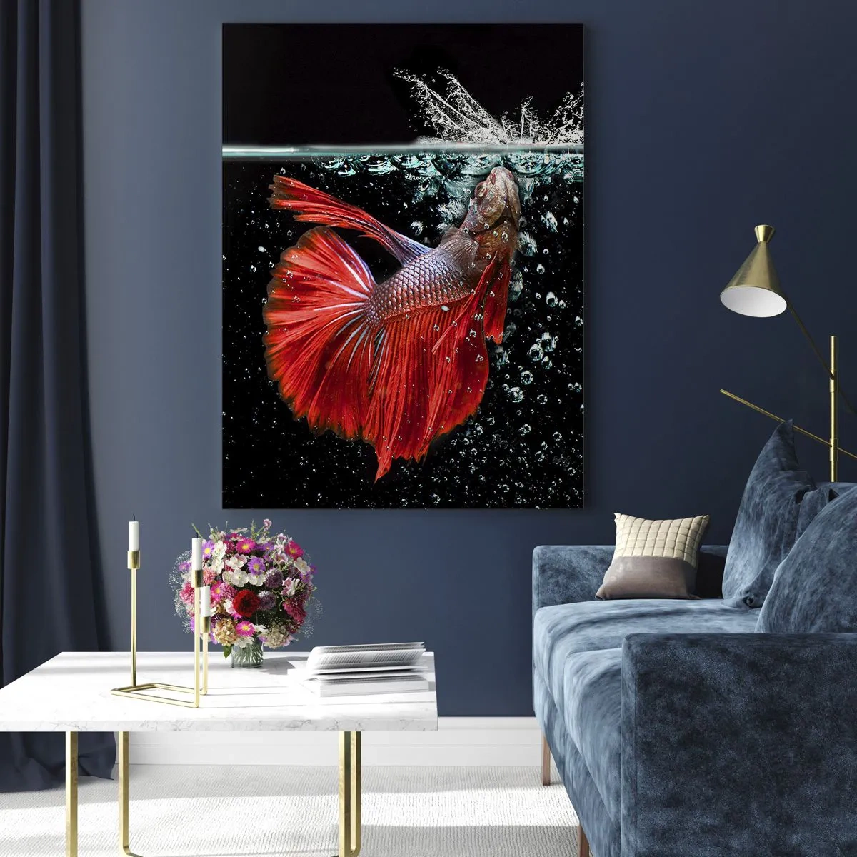 Glasbild - Bild auf glas - Ein prächtiger Kampffisch im Wasser vor dunklem Hintergrund - 80x120cm - Du hast drei Wünsche - Moderne Wanddekoration für Wohnzimmer und Schlafzimmer ARTTOR