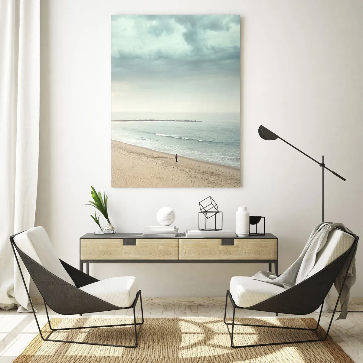 Glasbild - Bild auf glas - Eine einsame Gestalt an einem verlassenen Strand an einem ruhigen Meer - 80x120cm - Auf der Suche nach Frieden - Moderne Wanddekoration für Wohnzimmer und Schlafzimmer ARTTOR
