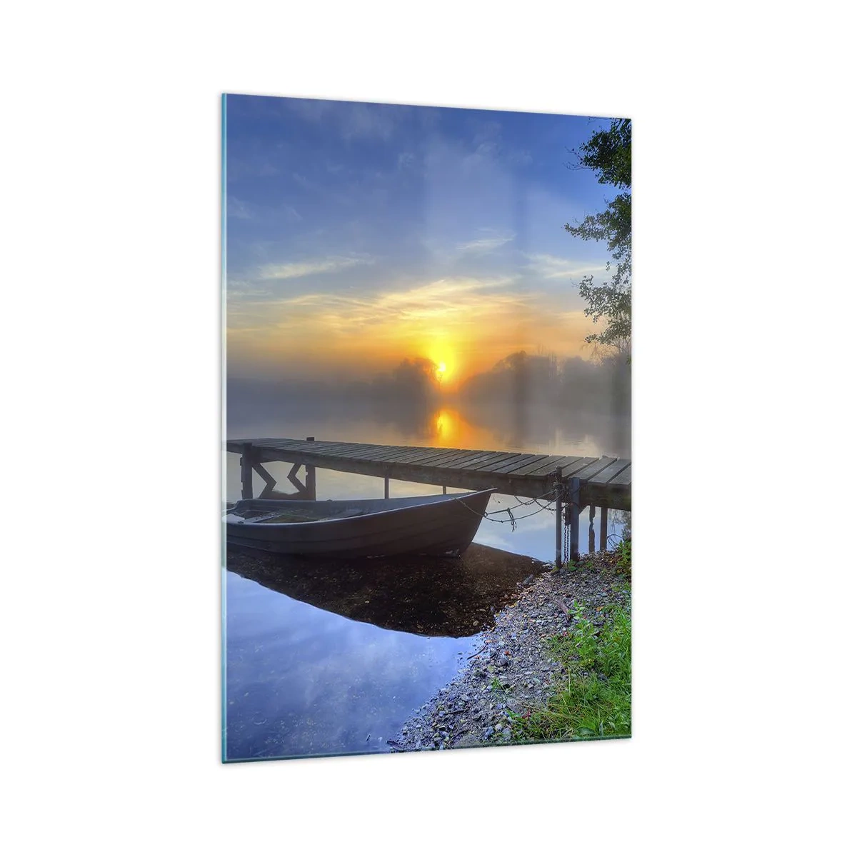 Glasbild - Bild auf glas - Ein Seesteg bei Sonnenaufgang mit einem Boot am Ufer - 70x100cm - Wie aus Gewöhnlichem Magie wird - Moderne Wanddekoration für Wohnzimmer und Schlafzimmer ARTTOR