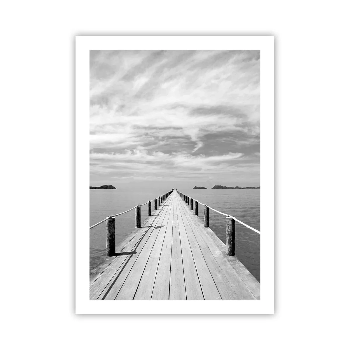 Poster - Ein Holzsteg, der über ruhiges Wasser in die Ferne führt - 50x70cm - Oder vielleicht eine Reise ... - Moderne Wanddekoration für Wohnzimmer und Schlafzimmer ARTTOR