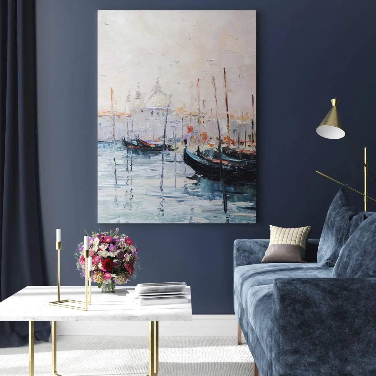 Glasbild - Bild auf glas - Malerischer Blick auf die Kanäle mit pastellfarbenen Booten - 80x120cm - Hinter dem Wasser, hinter dem Nebel - Moderne Wanddekoration für Wohnzimmer und Schlafzimmer ARTTOR