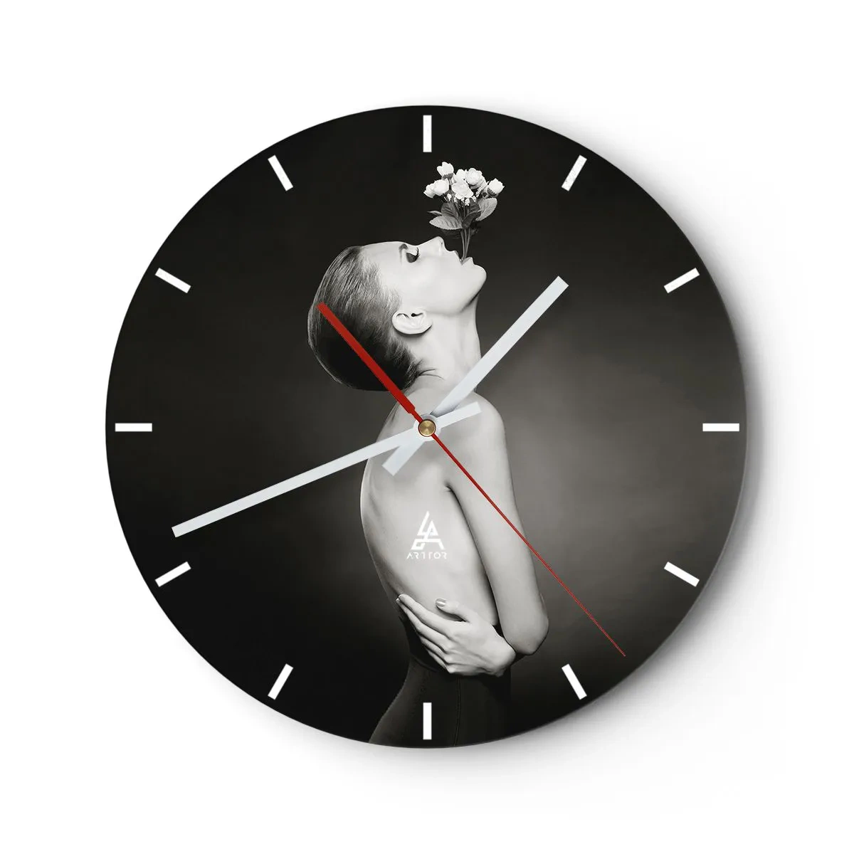 Wanduhr - Glasuhr - Schwarz-Weiß-Porträt einer Frau mit Blumen im Mund - 30x30cm - Exzentrische Eleganz - Moderne Wanddekoration für Wohnzimmer, Küche und Schlafzimmer ARTTOR