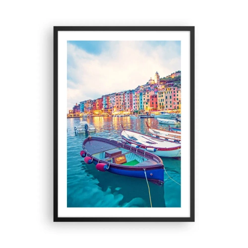 Poster in einem schwarzem Rahmen - Bunte Häuser und Boote in einer Küstenlandschaft - 50x70cm - Bunter Abend im Hafen - Moderne Wanddekoration für Wohnzimmer und Schlafzimmer ARTTOR