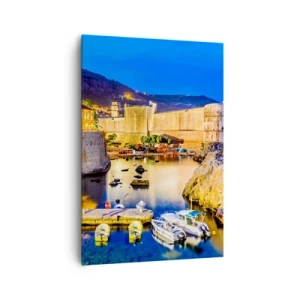 Bild auf Leinwand - Leinwandbild - Ein malerischer Hafen bei Nacht mit beleuchteten Gebäuden - 70x100cm - Beleuchtete Nacht an der Adria - Moderne Wanddekoration für Wohnzimmer und Schlafzimmer ARTTOR