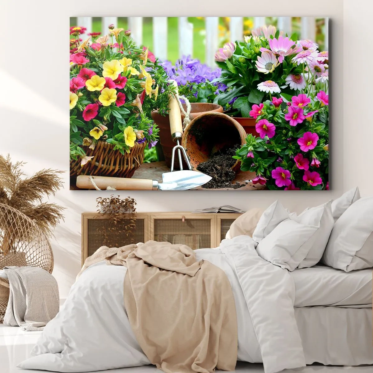 Bild auf Leinwand - Leinwandbild - Bunte Blumen in Töpfen mit Gartengeräten auf dem Tisch - 70x50cm - Zosias Garten - Moderne Wanddekoration für Wohnzimmer und Schlafzimmer ARTTOR