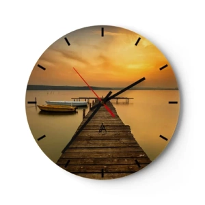 Wanduhr - Glasuhr - Ein Holzsteg auf einem See bei Sonnenuntergang mit einem Boot im Hintergrund - 30x30cm - Ich werde dir den goldenen Himmel öffnen - Moderne Wanddekoration für Wohnzimmer, Küche und Schlafzimmer ARTTOR