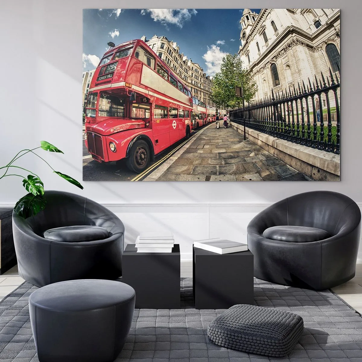 Glasbild - Bild auf glas - Ein roter Doppeldeckerbus in einer städtischen Umgebung - 100x70cm - Londoner Straße in Grau und Rot - Moderne Wanddekoration für Wohnzimmer und Schlafzimmer ARTTOR