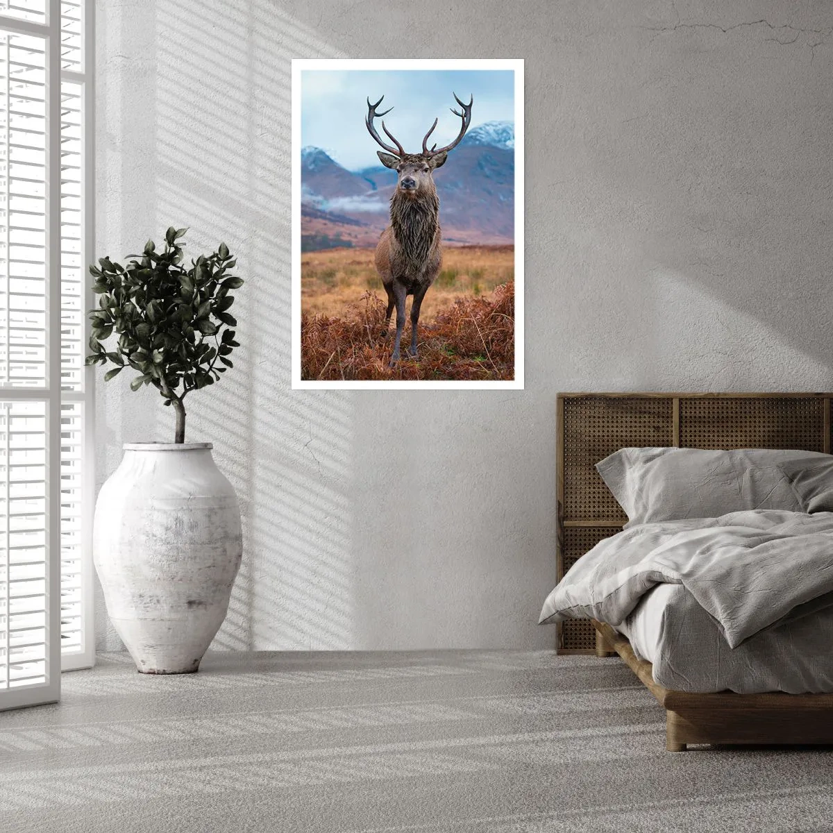Poster - Ein stolzer Hirsch vor einer Bergkulisse - 50x70cm - Auf eigenem Land - Moderne Wanddekoration für Wohnzimmer und Schlafzimmer ARTTOR