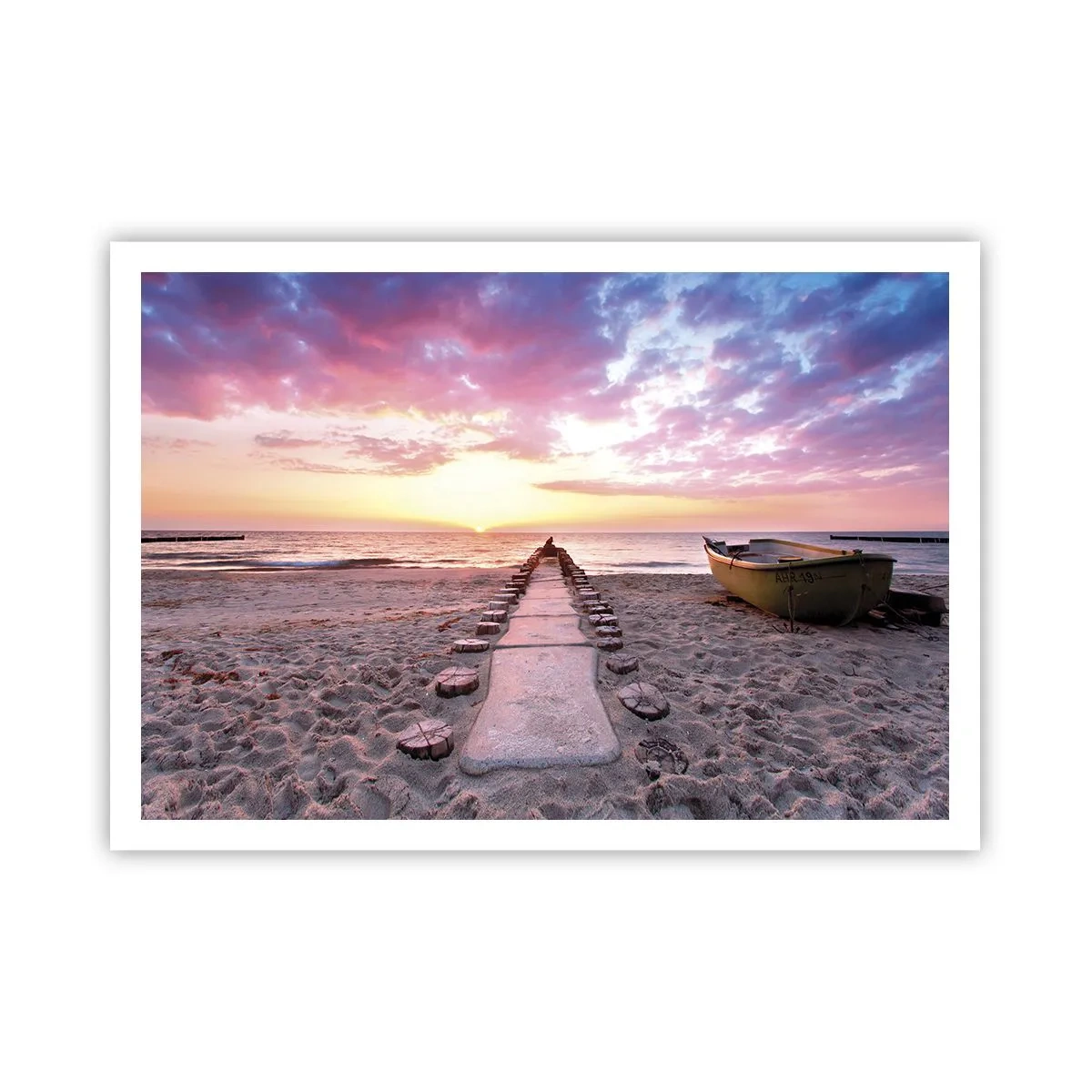 Poster - Sunrise Beach mit Boot und Pier - 100x70cm - Ein Moment tiefer Erfahrung - Moderne Wanddekoration für Wohnzimmer und Schlafzimmer ARTTOR