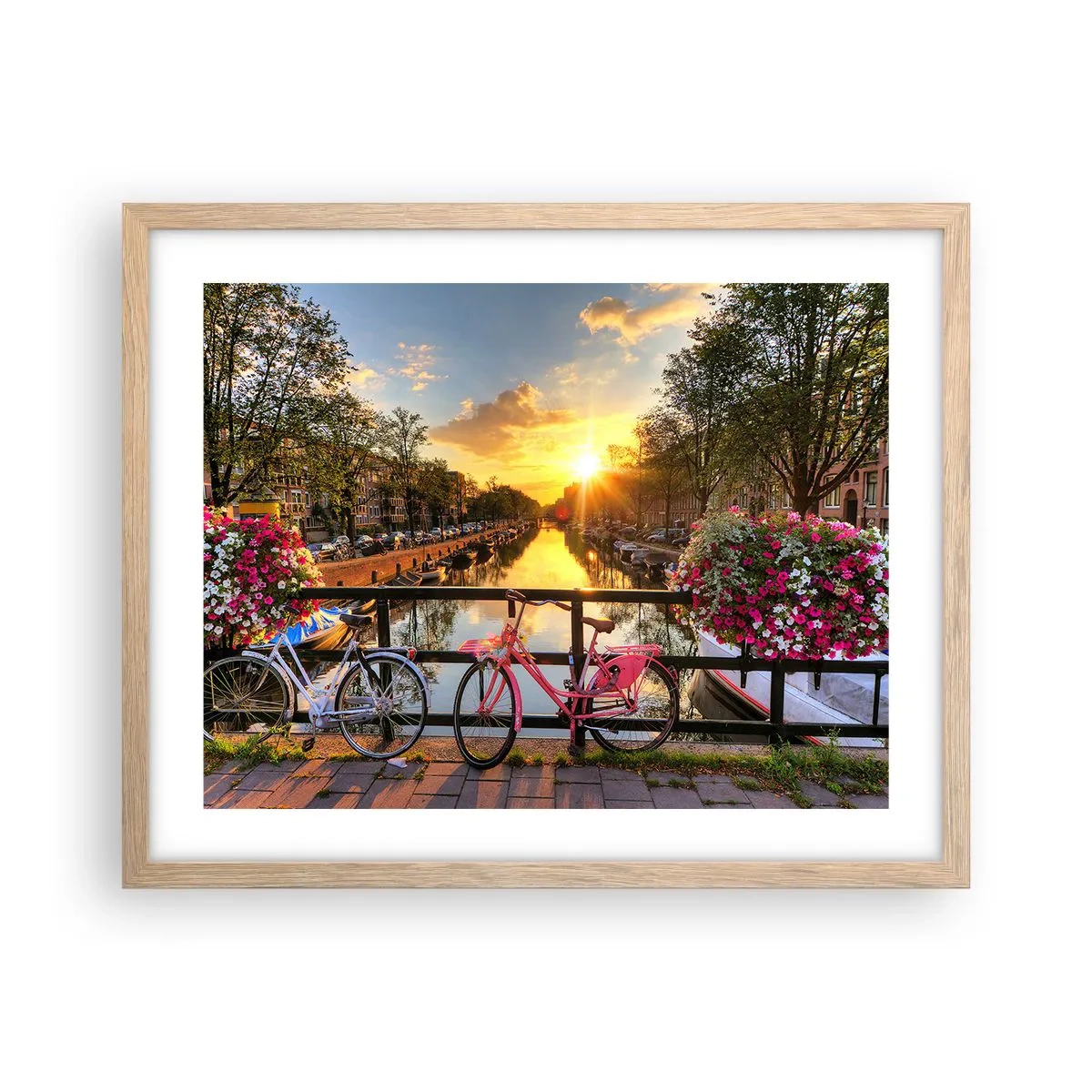 Poster in einem Rahmen aus heller Eiche - Frühlingsmorgen in Amsterdam - 50x40 cm