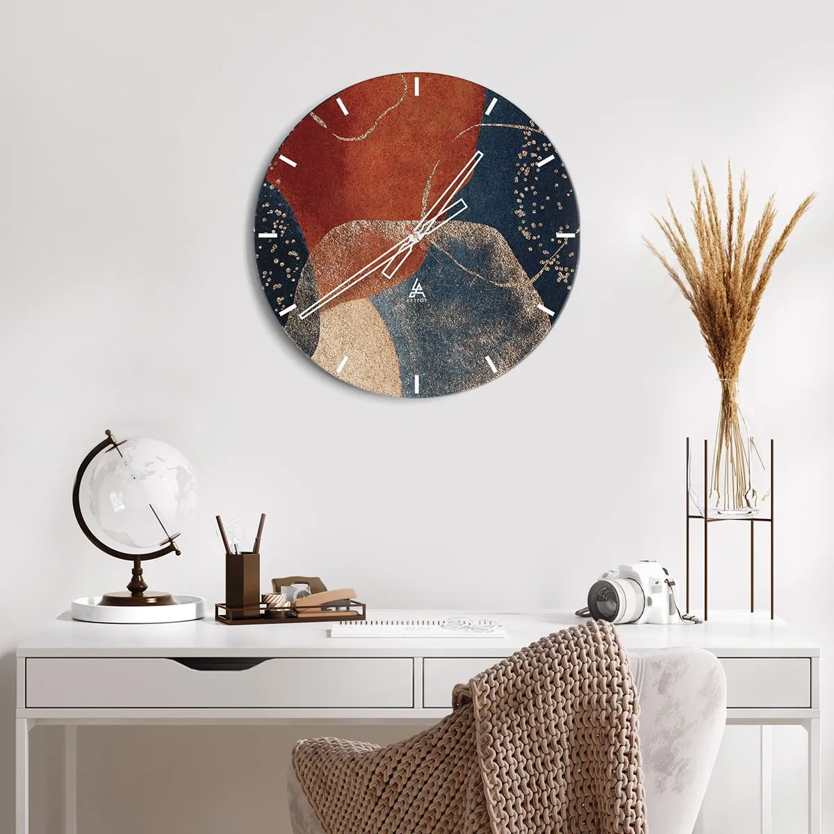 Wanduhr - Glasuhr - Bunte abstrakte Formen in Gold und Marineblau - 30x30cm - Die Leichtigkeit des Seins - Moderne Wanddekoration für Wohnzimmer, Küche und Schlafzimmer ARTTOR
