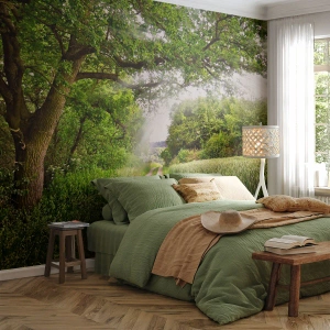 Fototapete Premium Sand - Eine Waldstraße, umgeben von grünen Bäumen und Feldern - 100x70cm - Et in Arcadia ego - Moderne Wanddekoration für Wohnzimmer und Schlafzimmer ARTTOR