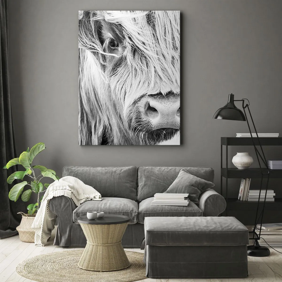 Bild auf Leinwand - Leinwandbild - Porträt einer schottischen Kuh in Schwarz und Weiß - 50x70cm - Schottische Wildheit - Moderne Wanddekoration für Wohnzimmer und Schlafzimmer ARTTOR