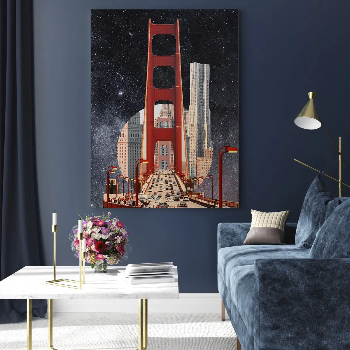 Glasbild - Bild auf glas - Die Golden Gate Bridge mit der Stadt im Hintergrund vor einem Sternenhimmel - 80x120cm - Immer im Mittelpunkt - Moderne Wanddekoration für Wohnzimmer und Schlafzimmer ARTTOR