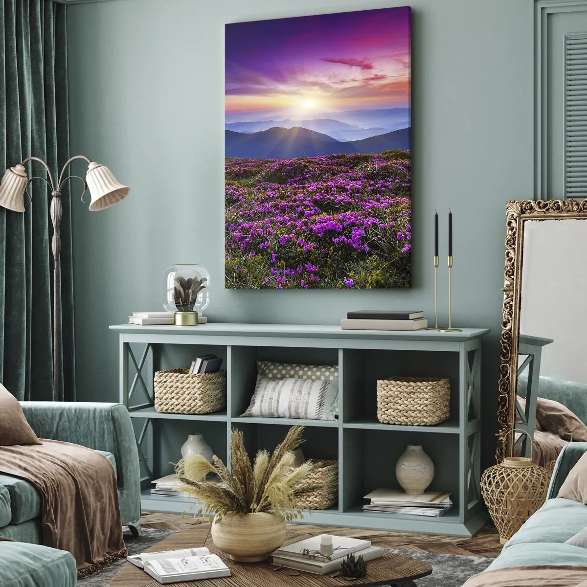 Bild auf Leinwand - Leinwandbild - Bergwiese mit Blumen bei Sonnenuntergang - 70x100cm - Kräuter dufteten nach frischen Trauben von den Feldern - Moderne Wanddekoration für Wohnzimmer und Schlafzimmer ARTTOR