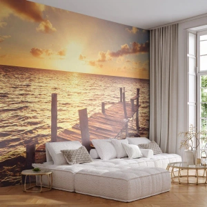 Maßgeschneiderte selbstklebende Fototapete Deluxe Sticker - Das goldene Land der Sanftmut - Landschaft, Meer, Holzbrücke