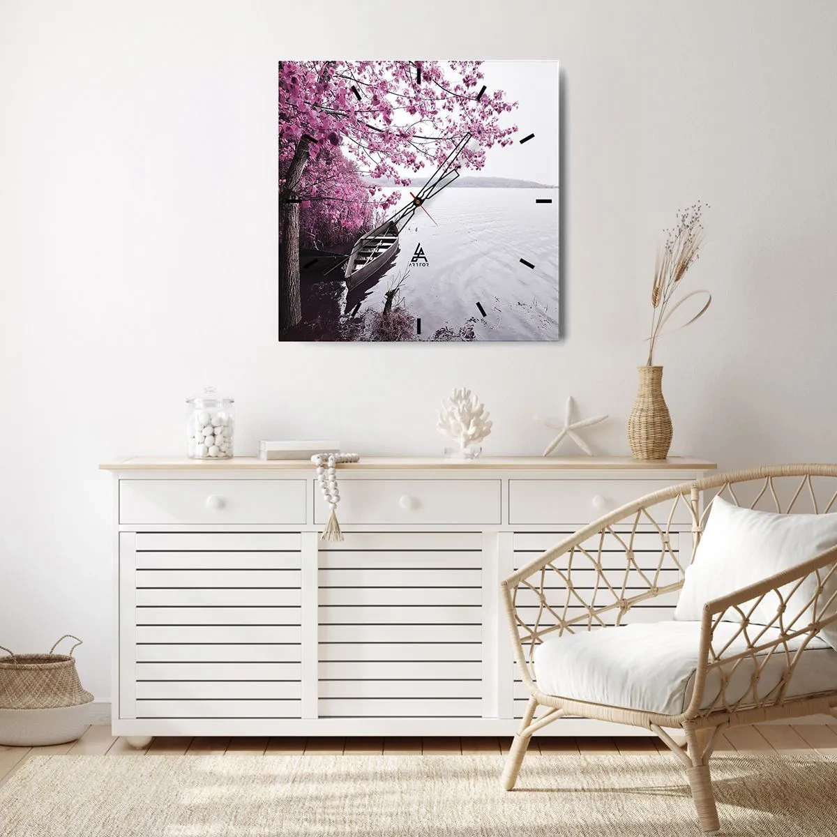 Wanduhr - Glasuhr - Ein Boot am Ufer eines Sees zwischen rosa Bäumen - 30x30cm - In rosa Stille - Moderne Wanddekoration für Wohnzimmer und Schlafzimmer ARTTOR